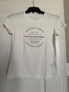NWT Banana Republic Graphic White Tee - Small